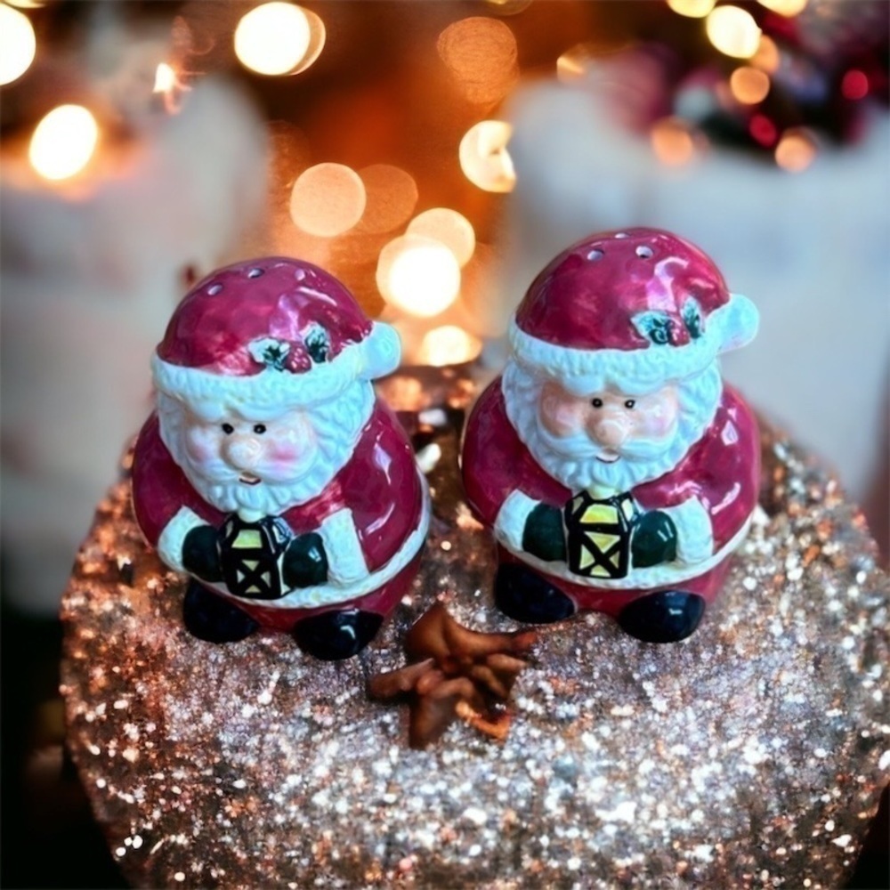 2/$10 Item: Ceramic Santa Claus Salt & Pepper Shaker Set
